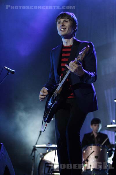 FRANZ FERDINAND - 2005-08-26 - SAINT CLOUD - Domaine National - Grande Scene - 